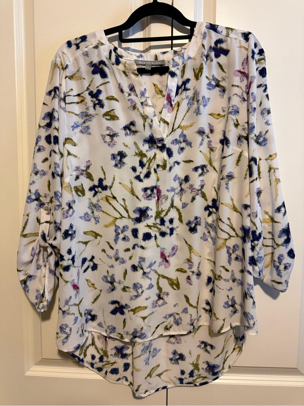 Daniel Rainn White Floral Split V-Neck Blouse